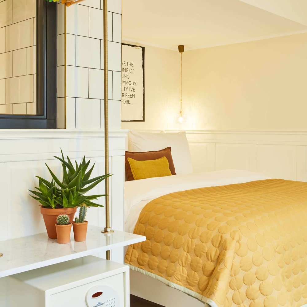 Max_Brown_Hotel_Midtown_Dusseldorf__-_Large_Room_1_IjTNQF3
